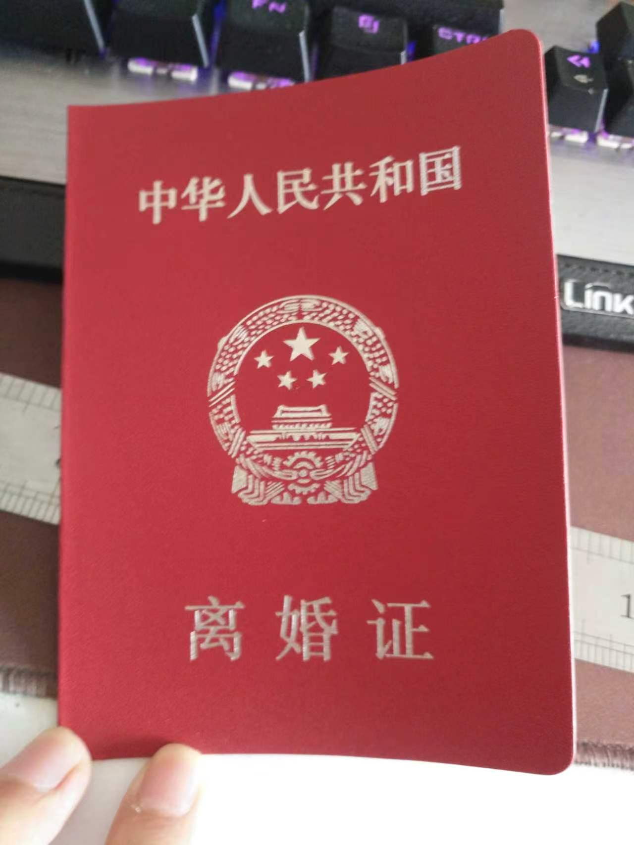 为什么说免费证件制作模板正成为基层办公的隐形标配